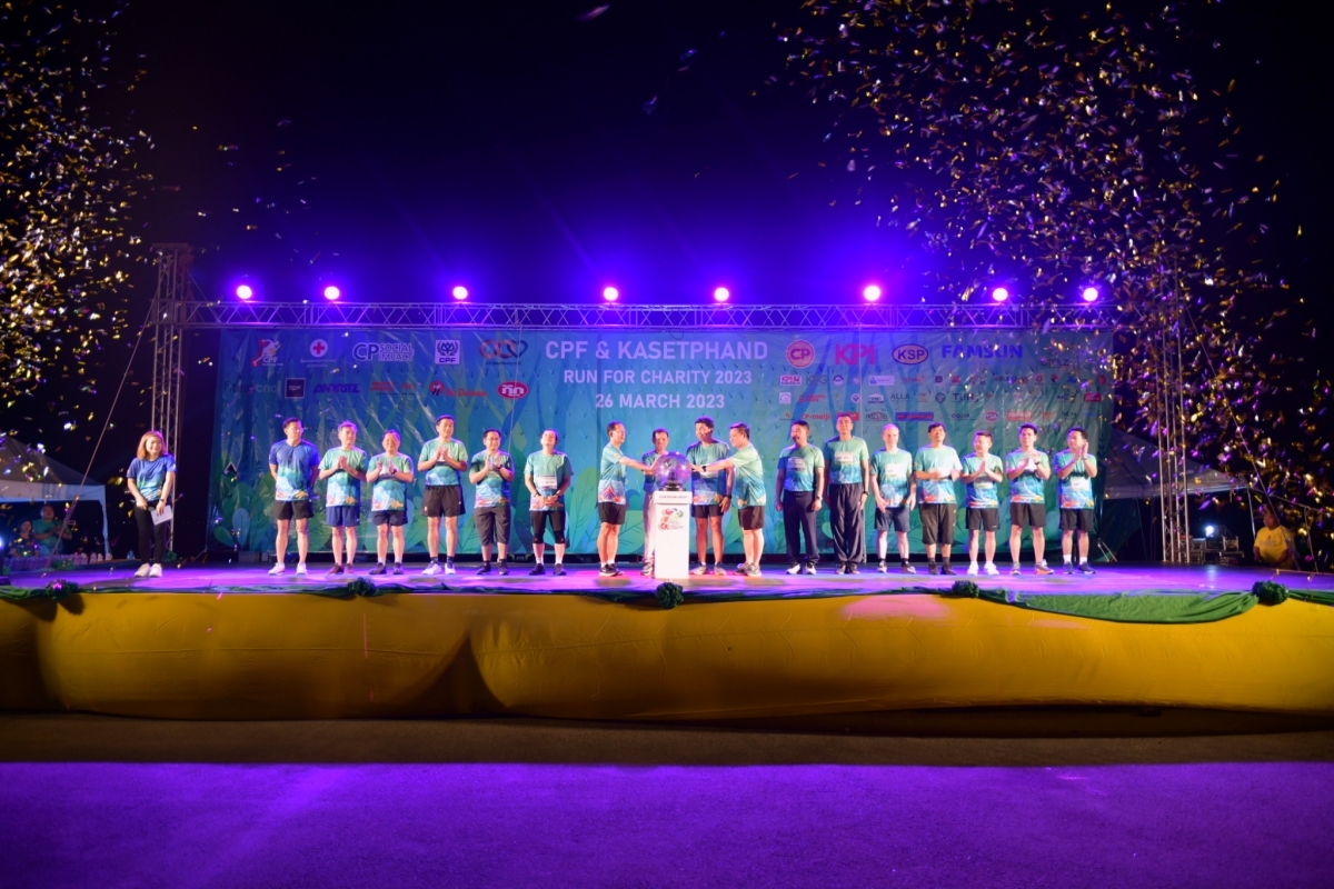 ผู้ว่าฯ เมืองปากน้ำ นำนักวิ่งกว่า 2,000 คน ร่วมกิจรรม 'CPF & KASETPHAND RUN FOR CHARITY'