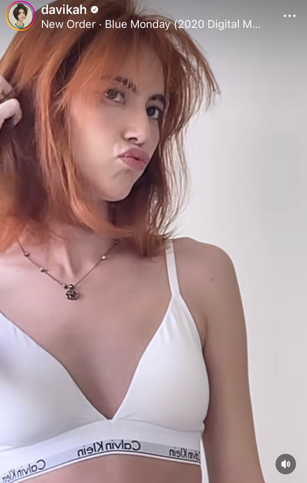 ใหม่ ดาวิกา ทำโซเชียลร้อนระอุ กับลุคสาวผมส้ม กับหุ่นสุดเซ็กซี