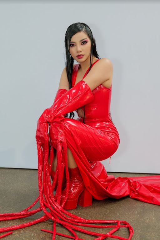 กรี๊ดดังๆ วันเดอร์เฟรม เดินเปิดแฟนชั่นโชว์ที่  London Fashion Week 2023