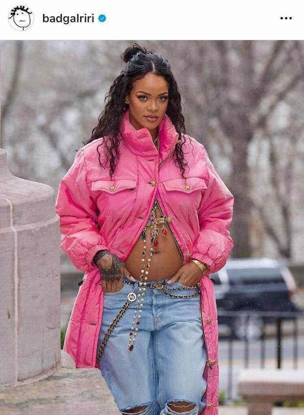 หรือจะท้องแฝด?!! แฟนๆ แห่เดาหลัง ‘ริฮานน่า’ อวดครรภ์ให้เห็นเต็มๆ หรือจะท้องแฝด?!! แฟนๆ แห่เดาหลัง ‘ริฮานน่า’ อวดครรภ์ให้เห็นเต็มๆ