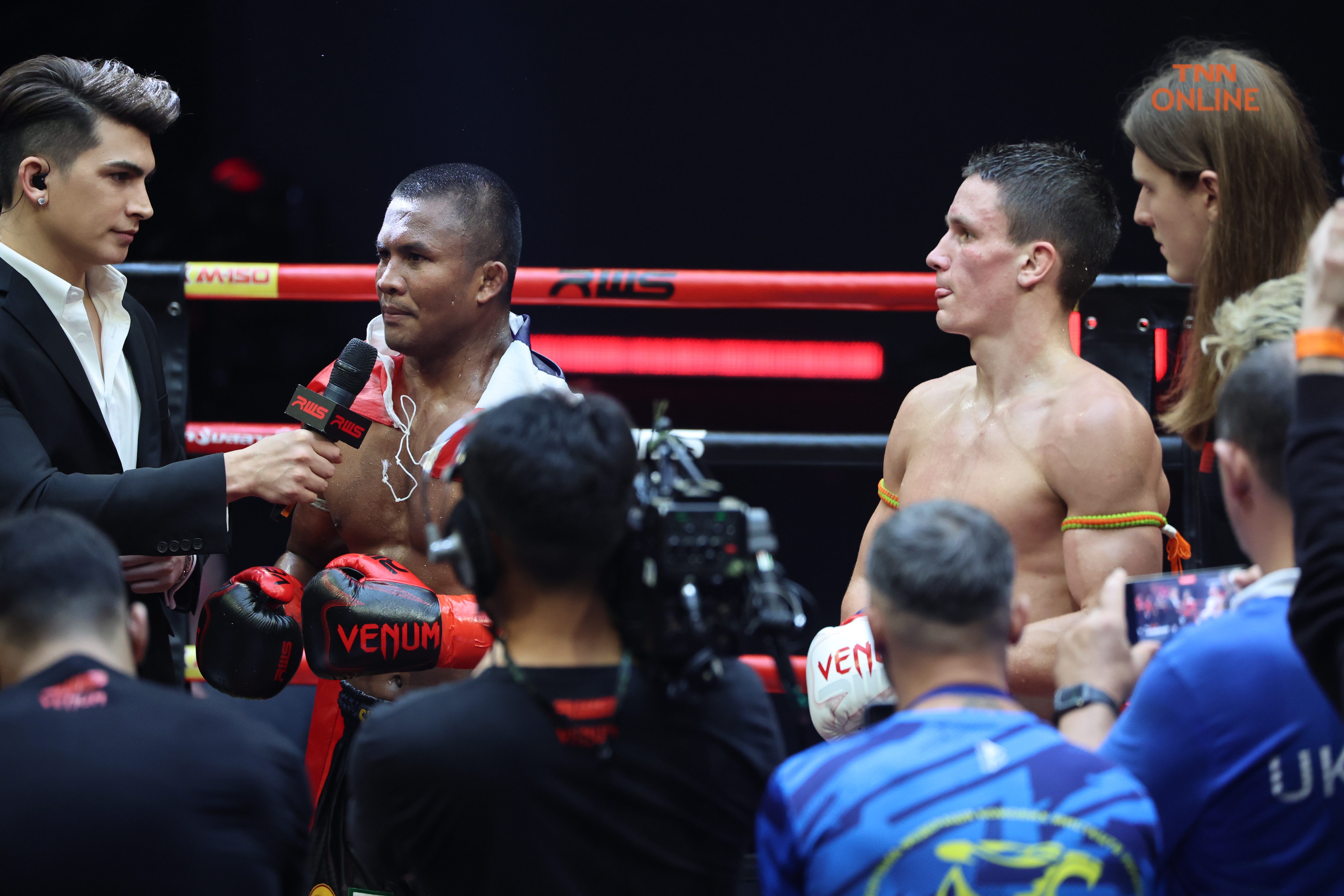 มวยมันส์ส่งท้ายปี บัวขาว-เยฟิเมนโก้ มีดีทั้งคู่ต่อยครบ 3 ยก มวยมันส์ส่งท้ายปี บัวขาว-เยฟิเมนโก้ มีดีทั้งคู่ต่อยครบ 3 ยก