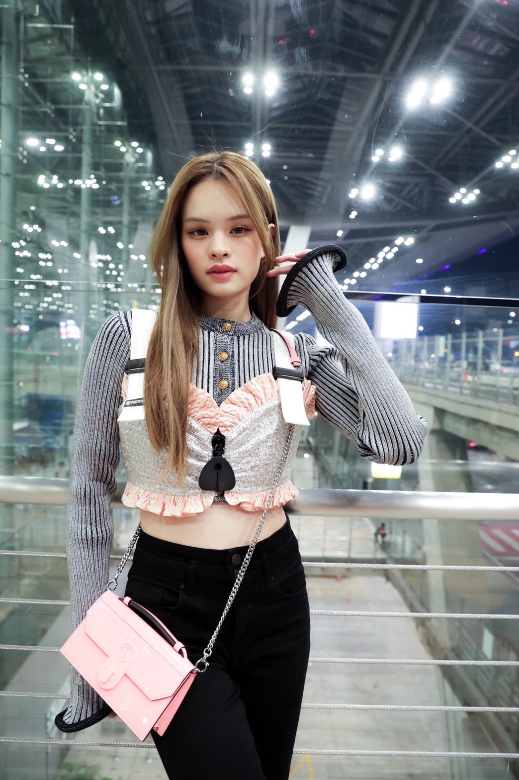 ส่องแอร์พอร์ตลุค!! แอลลี่ ก่อนลัดฟ้าสู่กรุงปารีส 