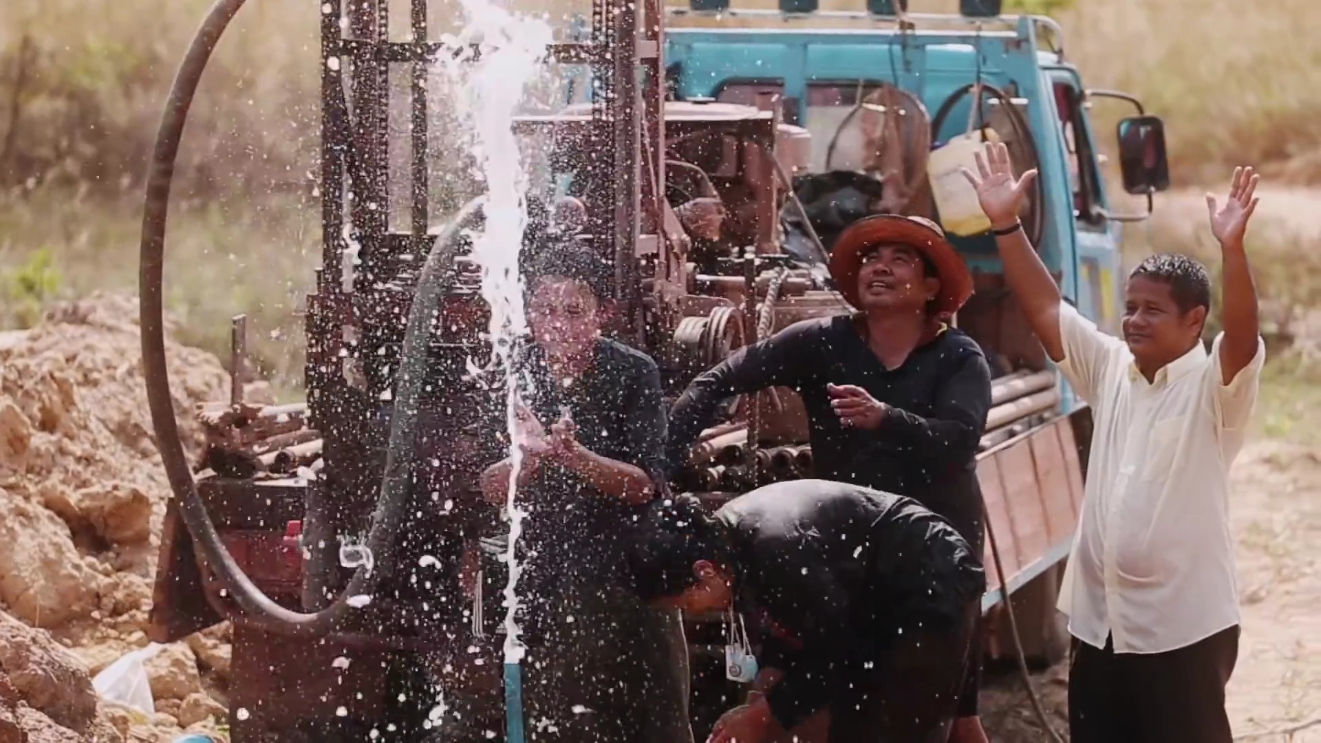 พิมรี่พาย ช่วยชาวบ้านภาคอีสาน ขุดเจาะน้ำบาดาลให้มีน้ำใช้ พิมรี่พาย ช่วยชาวบ้านภาคอีสาน ขุดเจาะน้ำบาดาลให้มีน้ำใช้