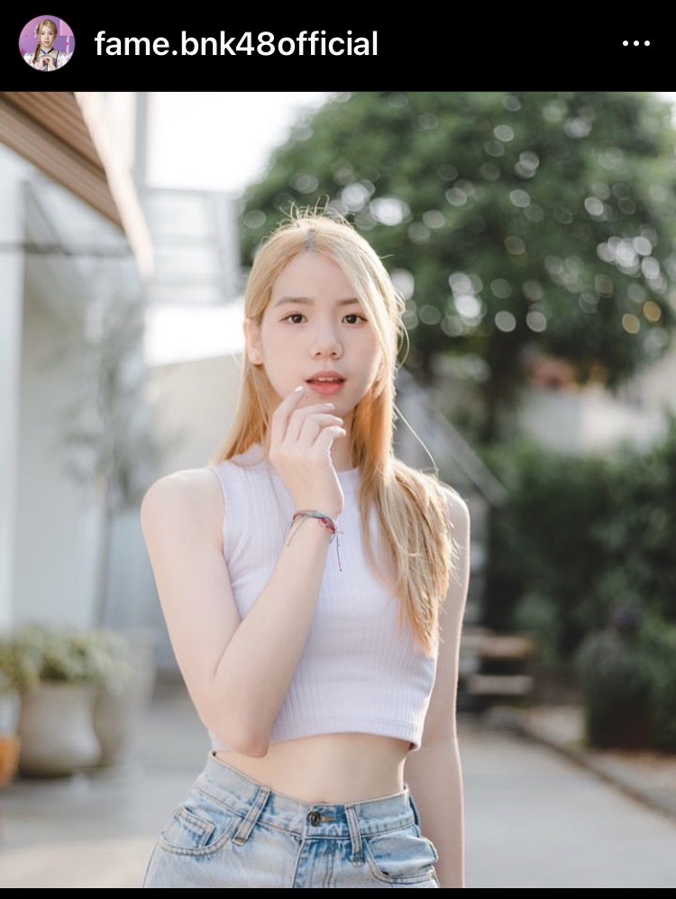 แฟนคลับแห่ชื่นชม “เฟม BNK48” สอนภาษามือแฟนคลับเพื่อสื่อสารกับผู้พิการในการได้ยิน แฟนคลับแห่ชื่นชม “เฟม BNK48” สอนภาษามือแฟนคลับเพื่อสื่อสารกับผู้พิการในการได้ยิน