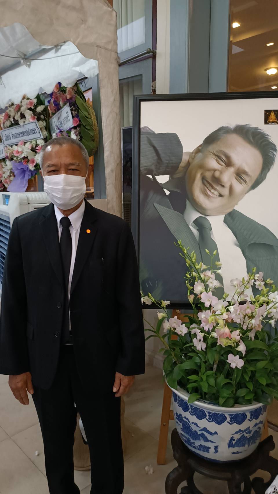 พ่อรอง เค้ามูลคดี ร่วมงานสวดอภิธรรม สรพงศ์ ชาตรี ในคืนที่3 พ่อรอง เค้ามูลคดี ร่วมงานสวดอภิธรรม สรพงศ์ ชาตรี ในคืนที่3