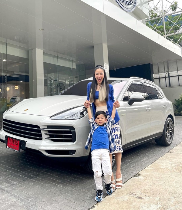 แพท ณปภา โพสต์อวยพรวันเกิดตัวเองกับรถหรู ชาวเน็ตแห่ส่องเลขทะเบียนป้ายแดง!!