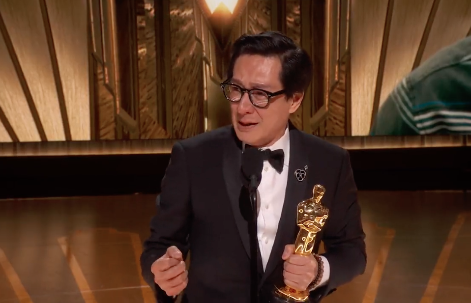 ซือเจ๊ทะลุมัลติเวิร์ส!! กวาดออสการ์ดาราสมทบชายหญิงปีนี้ จาก ‘คี ฮุย ควน - เจมี่ ลี เคอร์ติส’