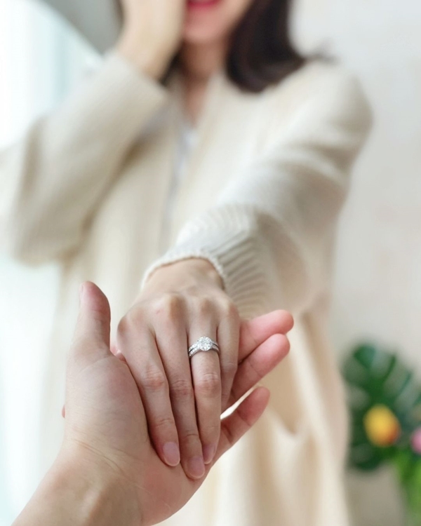 เซอร์ไพรส์!! เชอรีน น้องสาวนิชคุณ ประกาศแต่งงานหนุ่มนอกวงการ เซอร์ไพรส์!! เชอรีน น้องสาวนิชคุณ ประกาศแต่งงานหนุ่มนอกวงการ