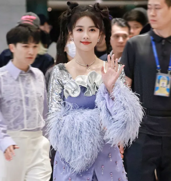 ฮอตสุดครึ่งปีแรก!! ‘ดีแลน หวัง - เซียวจ้าน - หวังอี้ป๋อ’ คนดังถูกสืบค้นมากสุดบน Weibo ฮอตสุดครึ่งปีแรก!! ‘ดีแลน หวัง - เซียวจ้าน - หวังอี้ป๋อ’ คนดังถูกสืบค้นมากสุดบน Weibo