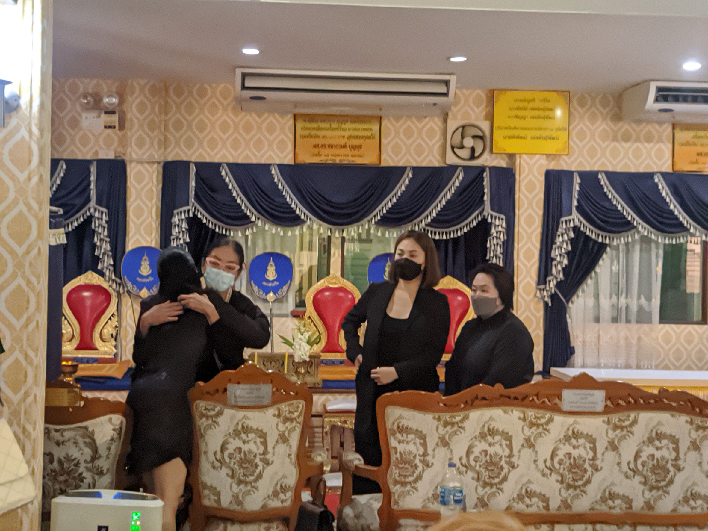 บรรยากาศพิธีรดน้ำศพอดีตนักแสดง ผิง พิมพาภ บรรยากาศพิธีรดน้ำศพอดีตนักแสดง ผิง พิมพาภ