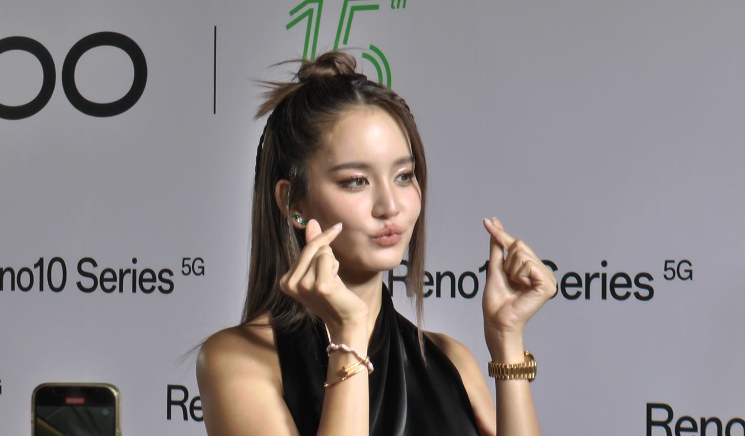 โบว์ เมลดา ไม่หวง อาเล็ก โชว์หุ่มเฟิร์ม ลั่น! รอบหน้าขอครึ่งล่าง โบว์ เมลดา ไม่หวง อาเล็ก โชว์หุ่มเฟิร์ม ลั่น! รอบหน้าขอครึ่งล่าง