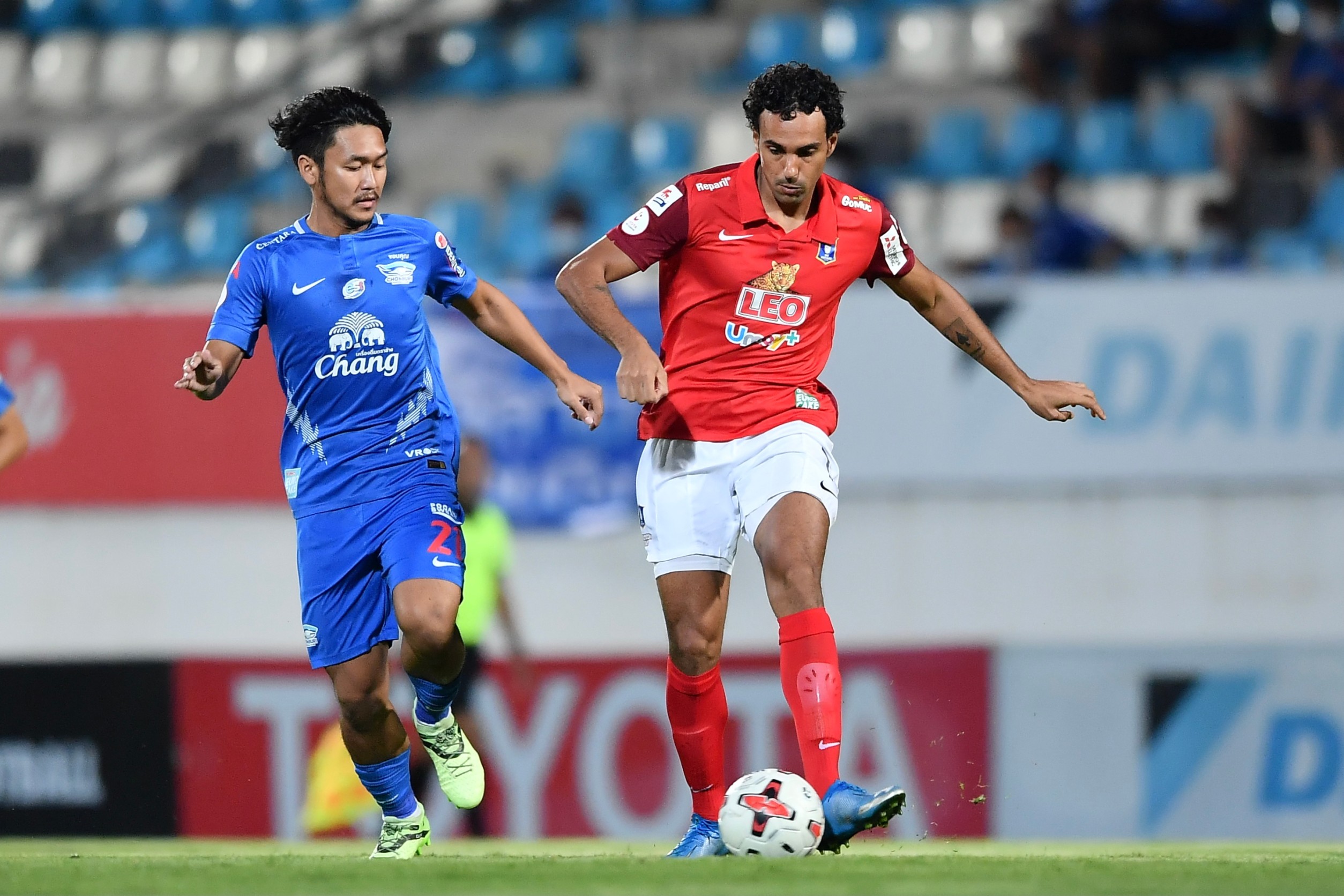 ใครก็หยุดไม่ได้! 'บีจี' เดินหน้าเก็บชัยบุกเชือด 'ชลบุรี' 1-0 ใครก็หยุดไม่ได้! 'บีจี' เดินหน้าเก็บชัยบุกเชือด 'ชลบุรี' 1-0