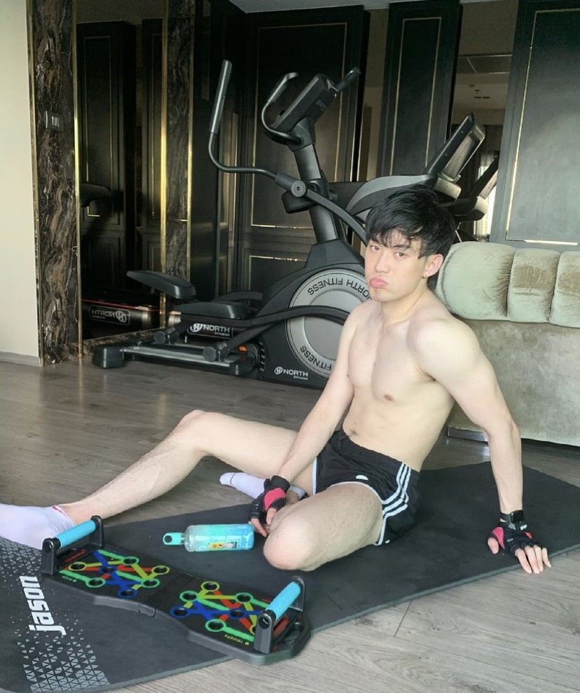 ดีเจ.มะตูม จัดกล่องปันสุข พร้อมเงินสด 300 ชุด ให้ผู้เดือดร้อน