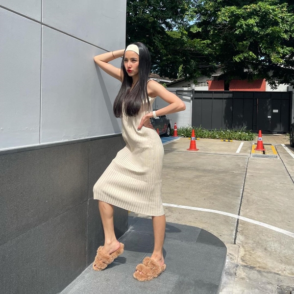 แพท ณปภา โพสต์อวยพรวันเกิดตัวเองกับรถหรู ชาวเน็ตแห่ส่องเลขทะเบียนป้ายแดง!!