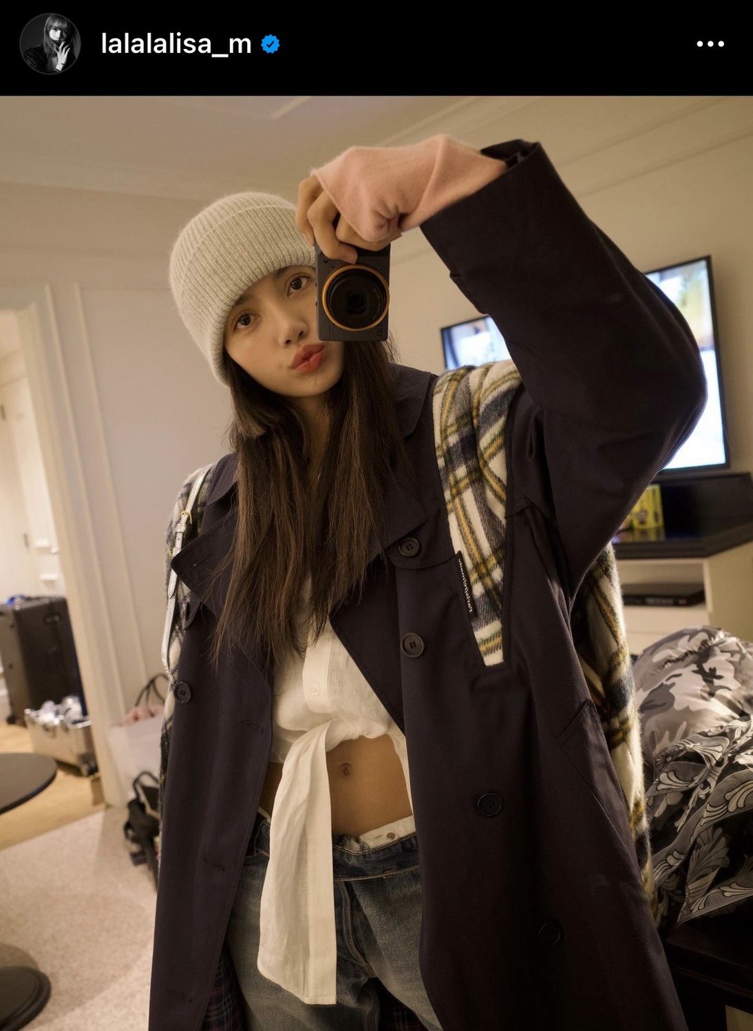 อบอุ่นหัวใจ ลิซ่าถ่ายภาพคู่ คุณยาย หลังร่วมชมคอนเสิร์ตหลานสาว