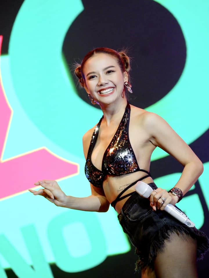 จ๊ะ นงผณี นักร้องใจบุญ บริจาคเตียงไฟฟ้า พร้อมเงินอีก 5,000 บาท จ๊ะ นงผณี นักร้องใจบุญ บริจาคเตียงไฟฟ้า พร้อมเงินอีก 5,000 บาท