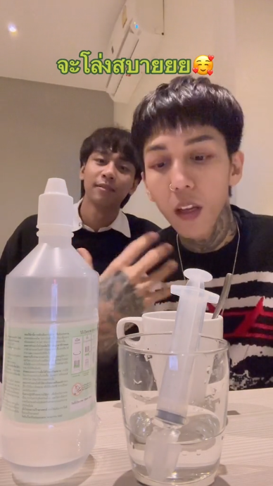 พ่อแม่แห่ชื่นชม Paper Planes สอนแก๊งวัยรุ่นฟันน้ำนมล้างจมูก พ่อแม่แห่ชื่นชม Paper Planes สอนแก๊งวัยรุ่นฟันน้ำนมล้างจมูก