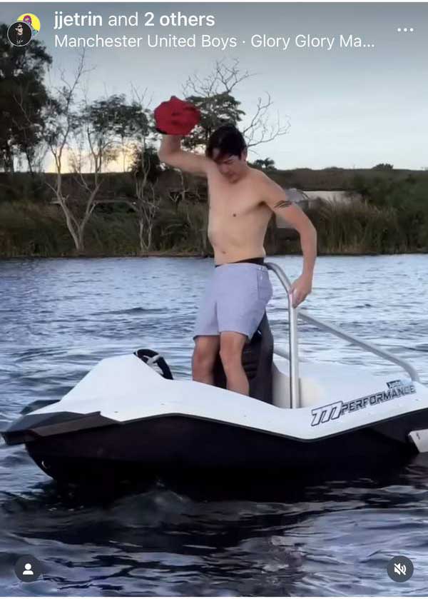 แฟนผีตัวจริง! เจ เจตริน แก้ผ้าขี่เจ็ตสกี แก้บนหลังแมนฯยูคว้าแชมป์ แฟนผีตัวจริง! เจ เจตริน แก้ผ้าขี่เจ็ตสกี แก้บนหลังแมนฯยูคว้าแชมป์