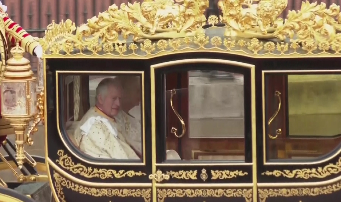  บรรยากาศพระราชพิธีบรมราชาภิเษก “สมเด็จพระเจ้าชาลส์ที่ 3” [มีคลิป] 