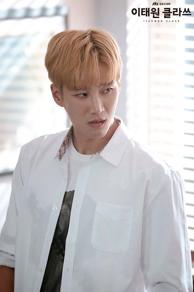 'อันโบฮยอน' พระเอกหนุ่มที่มักมาพร้อมลุคหนุ่มเครื่องแบบที่แสนจะเท่