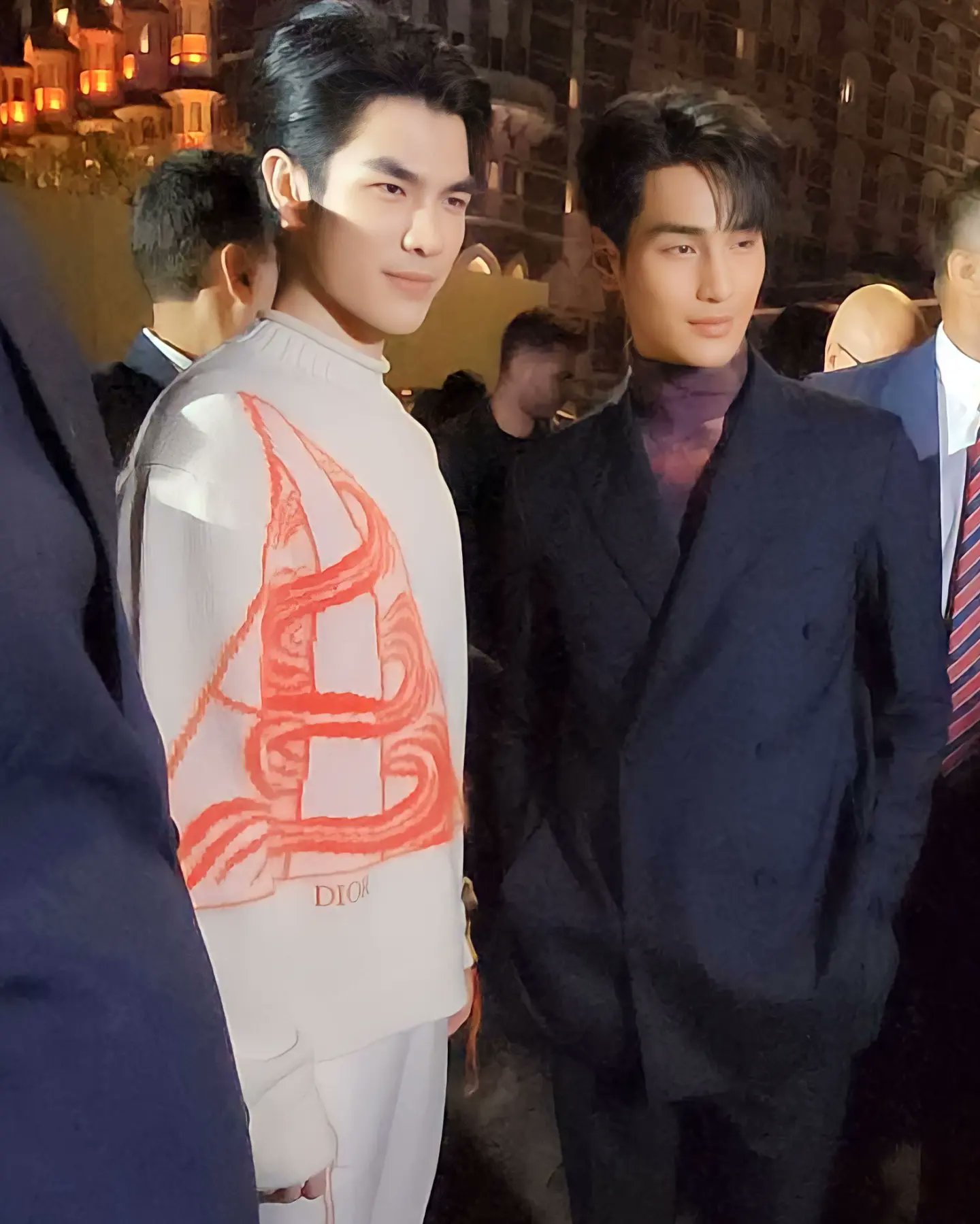 หล่อติดเทรนด์โลก มาย-อาโป ร่วมชมแฟชั่นโชว์ Dior ที่ มุมไบ 