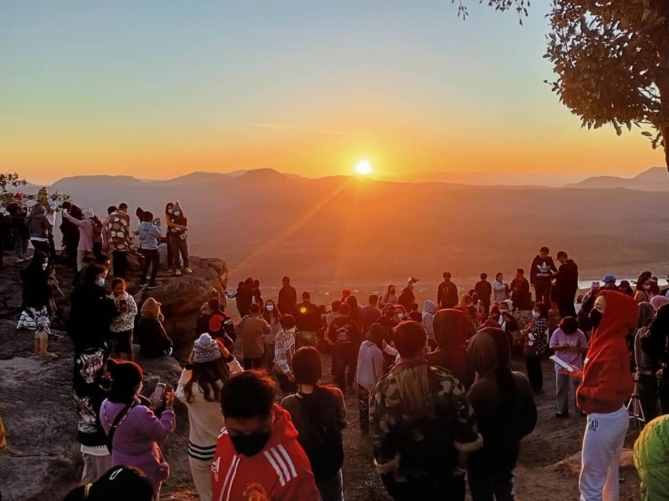 สุขสันต์วันปีใหม่เปิดภาพแสงแรกแห่งปี ‘ผาชะนะได’ นทท.แห่ชมความงาม