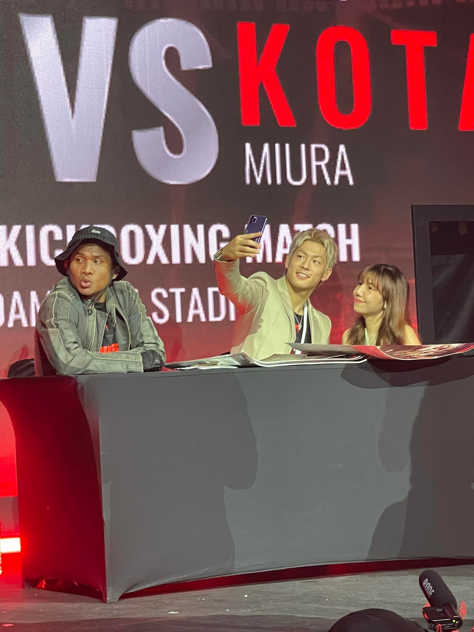  ‘บัวขาว’ แอบมองค้อนแถลงข่าวคู่ ‘โคตะ มิอุระ’ ชาวเน็ตวอนเมตตาน้องหน่อย