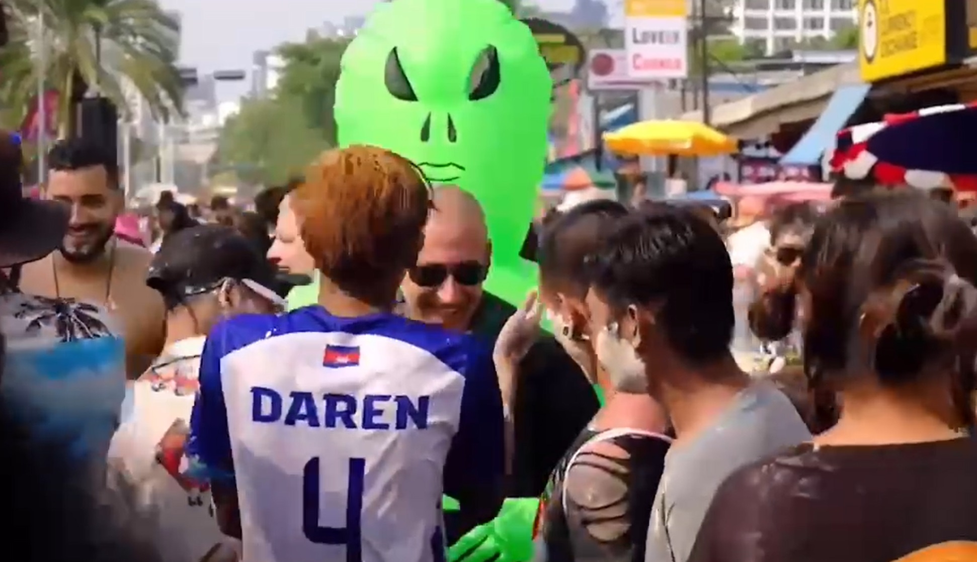 วันไหลพัทยา 2566 ส่องบรรยากาศประชาชนแห่เล่นน้ำชุ่มฉ่ำทั้งเมือง! วันไหลพัทยา 2566 ส่องบรรยากาศประชาชนแห่เล่นน้ำชุ่มฉ่ำทั้งเมือง!