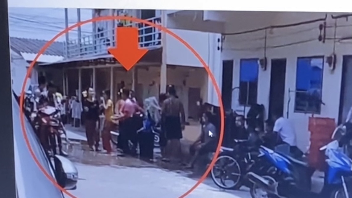 ท้าโควิด! บุกจับเมียนมาบางใหญ่เล่นน้ำสงกรานต์ ฟันข้อหาผิด พ.ร.บ.โรคติดต่อ ท้าโควิด! บุกจับเมียนมาบางใหญ่เล่นน้ำสงกรานต์ ฟันข้อหาผิด พ.ร.บ.โรคติดต่อ