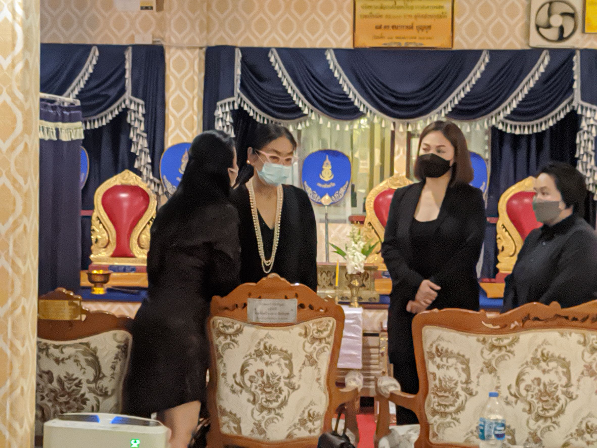 บรรยากาศพิธีรดน้ำศพอดีตนักแสดง ผิง พิมพาภ บรรยากาศพิธีรดน้ำศพอดีตนักแสดง ผิง พิมพาภ