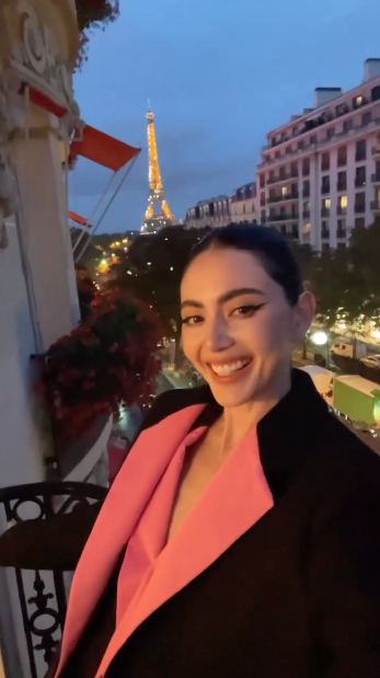 ปารีสลุคเป็นไฟ!! เมื่อ 'ใหม่ ดาวิกา’ พบโมเดลตัวแม่ 'คาร่า เดเลวีน’