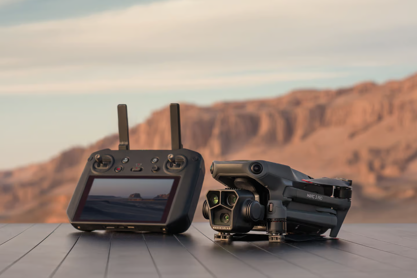  DJI เผยโฉม Mavic 3 Pro โดรน 3 กล้องตัวแรกของโลก สเปกระดับตัวมารดา !