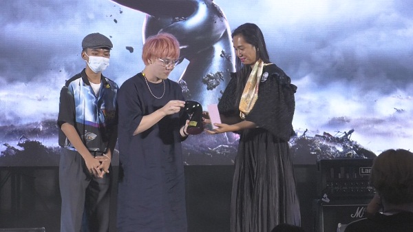 “ก็อต จิรายุ-เบลล่า” คว้ารางวัลนำชาย-หญิง สมาคมผู้กำกับภาพยนตร์ไทย ครั้งที่ 11 (มีคลิป) “ก็อต จิรายุ-เบลล่า” คว้ารางวัลนำชาย-หญิง สมาคมผู้กำกับภาพยนตร์ไทย ครั้งที่ 11 (มีคลิป)