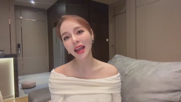 แอร์ ภัณฑิลา เผยความรู้สึกหลังขึ้นแท่นเป็นคุณแม่ป้ายแดง   (มีคลิป)