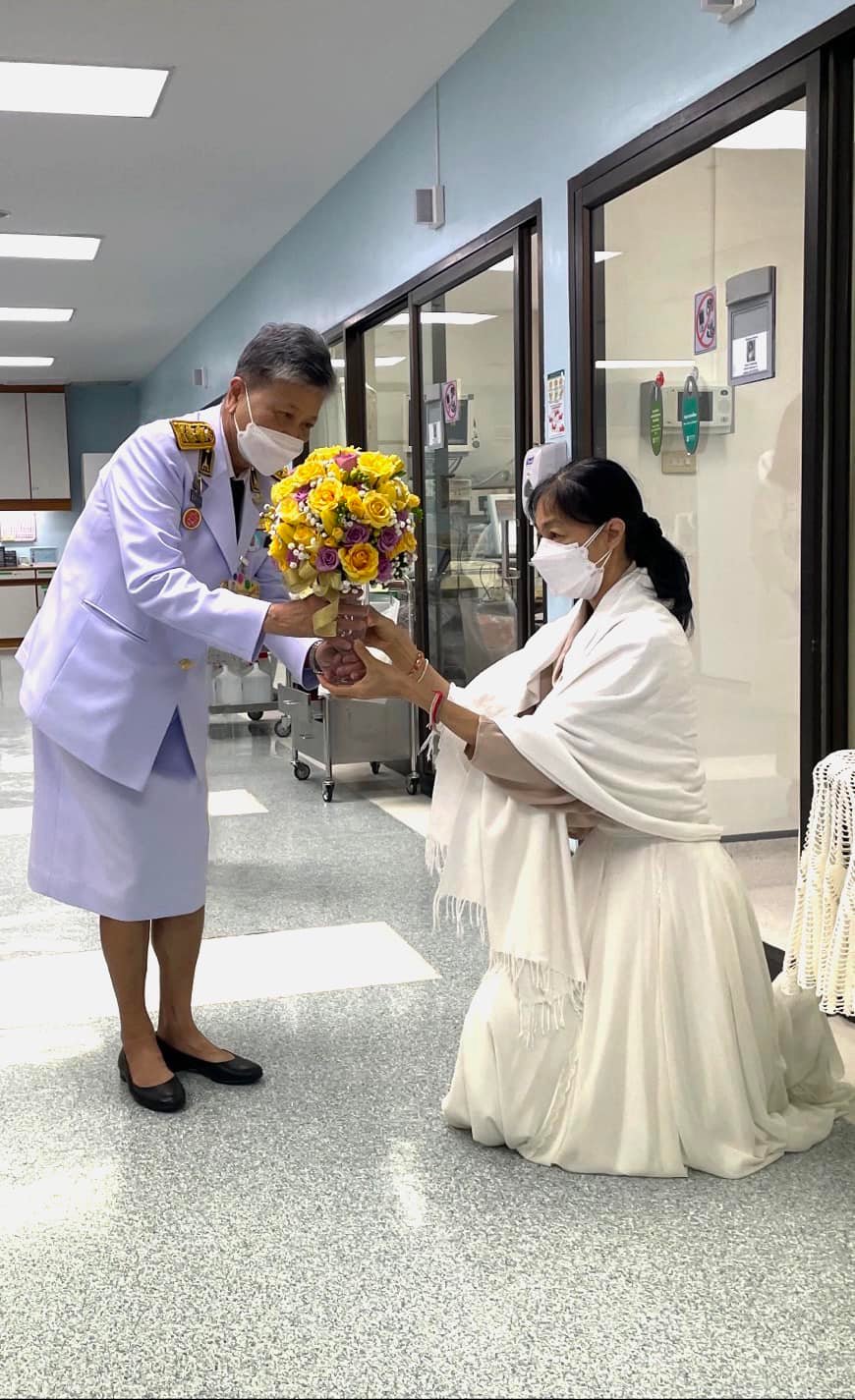 ครอบครัวปลื้มปิติ ในหลวง-ราชินี ทรงรับ สรพงษ์ ชาตรี เป็นคนไข้ในพระบรมราชานุเคราะห์ ครอบครัวปลื้มปิติ ในหลวง-ราชินี ทรงรับ สรพงษ์ ชาตรี เป็นคนไข้ในพระบรมราชานุเคราะห์