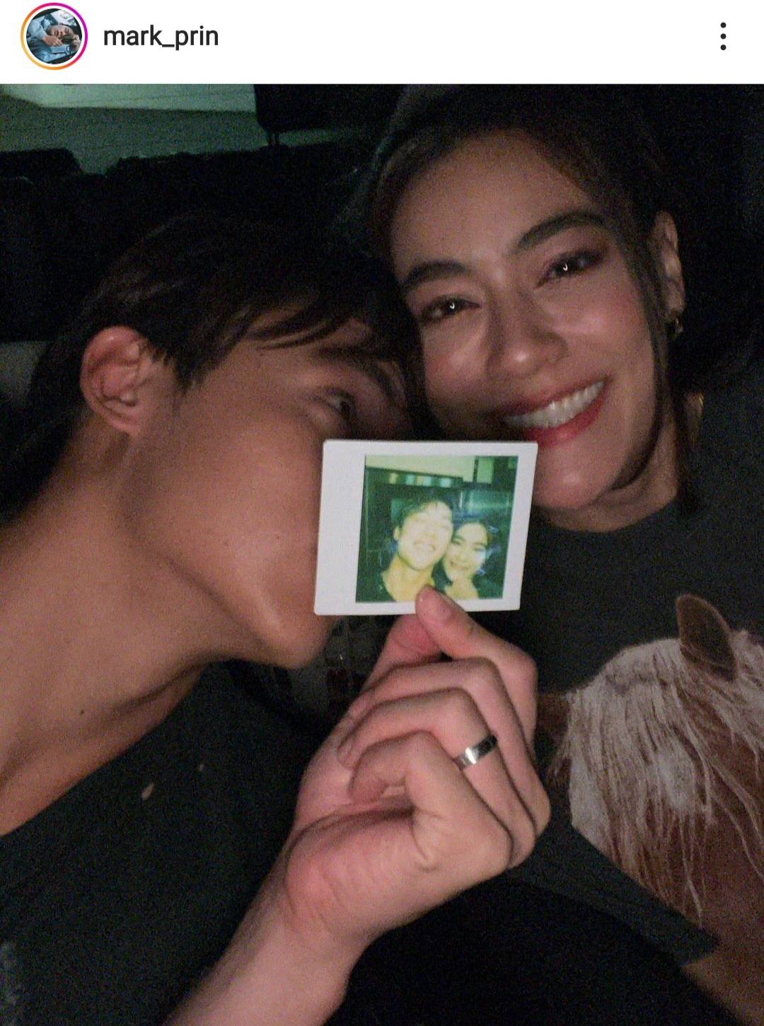 หมาก-คิม โพสต์ภาพชนแก้วฉลองข่าวดี ชาวเน็ตแห่ถามมีข่าวดีเรื่องอะไร? หมาก-คิม โพสต์ภาพชนแก้วฉลองข่าวดี ชาวเน็ตแห่ถามมีข่าวดีเรื่องอะไร?