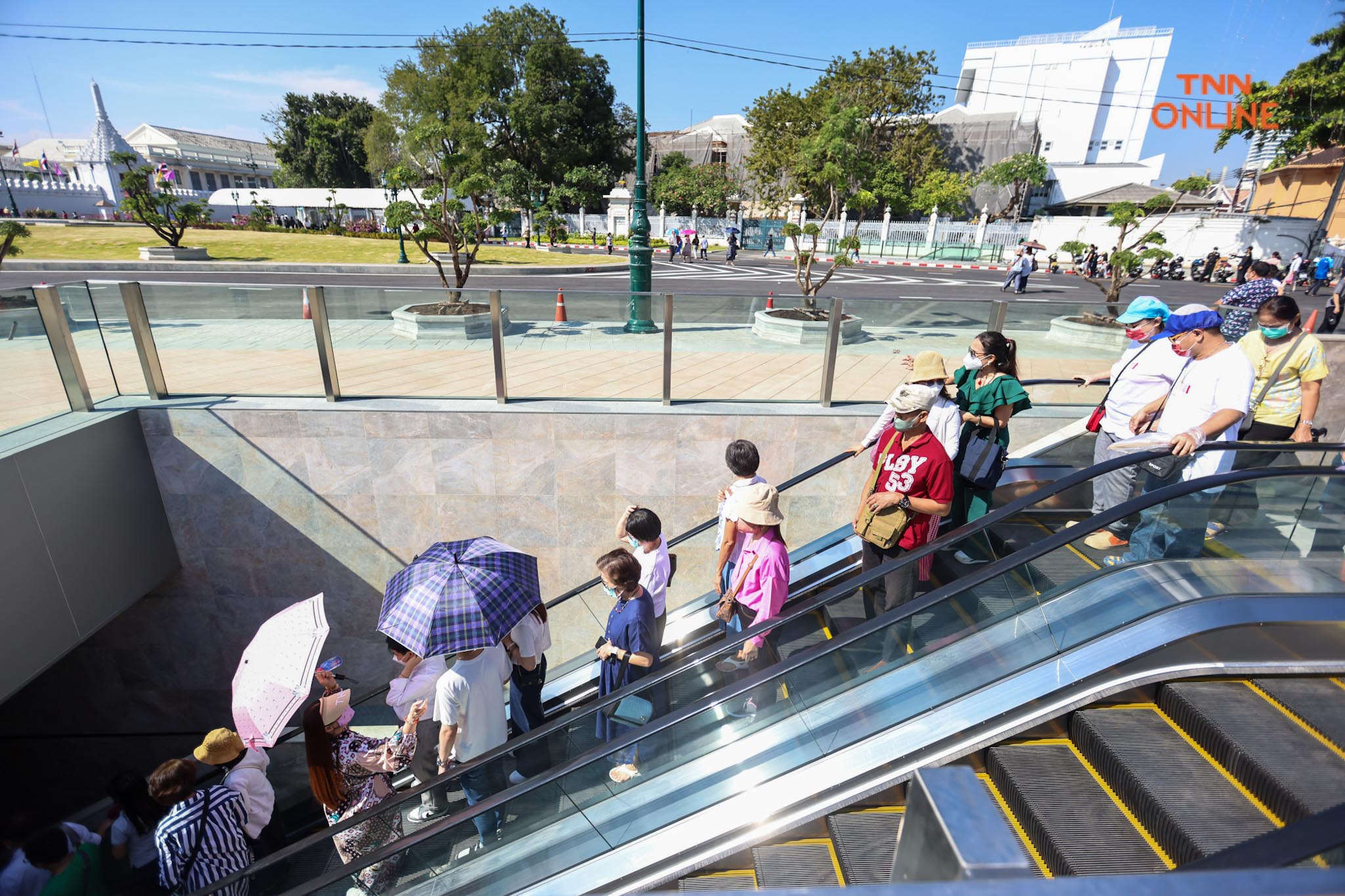 เปิดอุโมงค์ทางเดินลอด รอบวัดพระแก้วอำนวยความสะดวก นทท. เปิดอุโมงค์ทางเดินลอด รอบวัดพระแก้วอำนวยความสะดวก นทท.