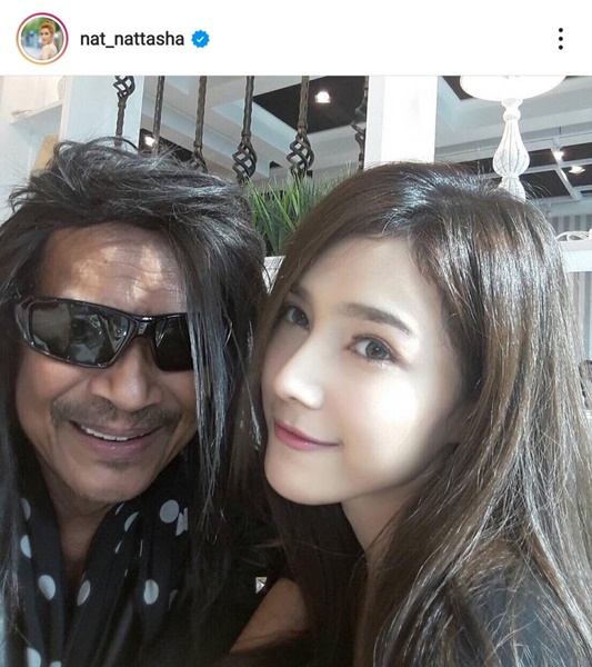 แนท อัปเดตอาการคุณพ่อ แหลม มอริสัน ดีขึ้นเรื่อยๆ ห่วงเรื่องการเดินต้องระวัง แนท อัปเดตอาการคุณพ่อ แหลม มอริสัน ดีขึ้นเรื่อยๆ ห่วงเรื่องการเดินต้องระวัง