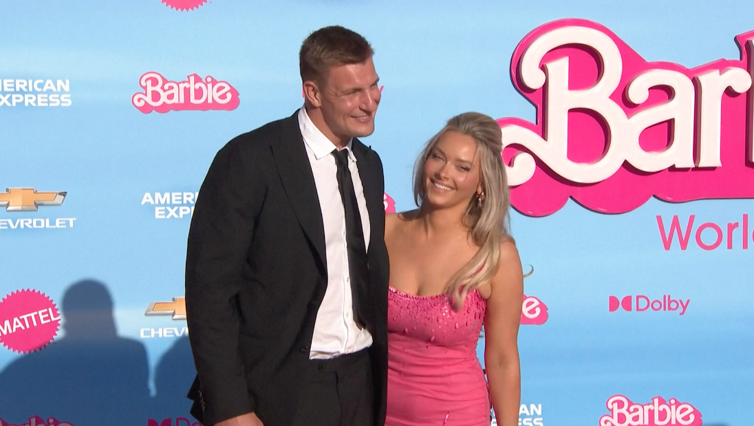 เปิดลุคแซ่บ!! รอบปฐมทัศน์โลกหนัง Barbie ‘มาร์โก ร็อบบี - ไรอัน กอสลิง’ นำทัพเดินพรมชมพู เปิดลุคแซ่บ!! รอบปฐมทัศน์โลกหนัง Barbie ‘มาร์โก ร็อบบี - ไรอัน กอสลิง’ นำทัพเดินพรมชมพู