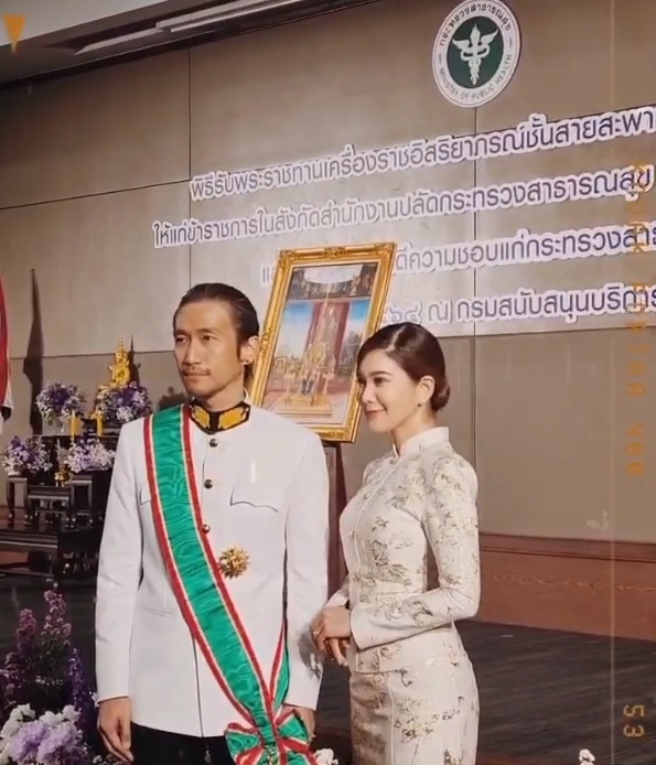 ก้อย รัชวิน เผยภาพสุดภูมิใจ ตูน บอดี้สแลม เข้ารับพระราชทานเครื่องราชอิสริยาภรณ์ ชั้นสายสะพาย