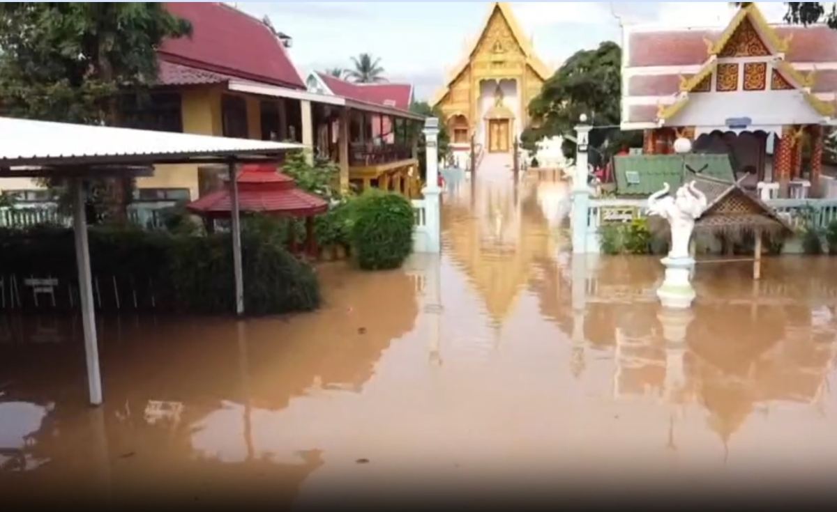 น้ำป่าทะลักหน้า ม.พะเยา ก่อนหลากท่วม 2 อำเภอ น้ำป่าทะลักหน้า ม.พะเยา ก่อนหลากท่วม 2 อำเภอ