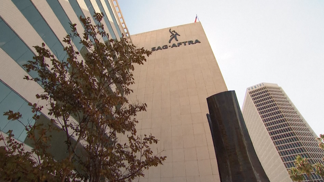 ดาราวอล์กเอาท์!! งานเปิดตัวหนัง Oppenheimer หลังมติหยุดงานประท้วง ฮอลลีวูดป่วนหนัก