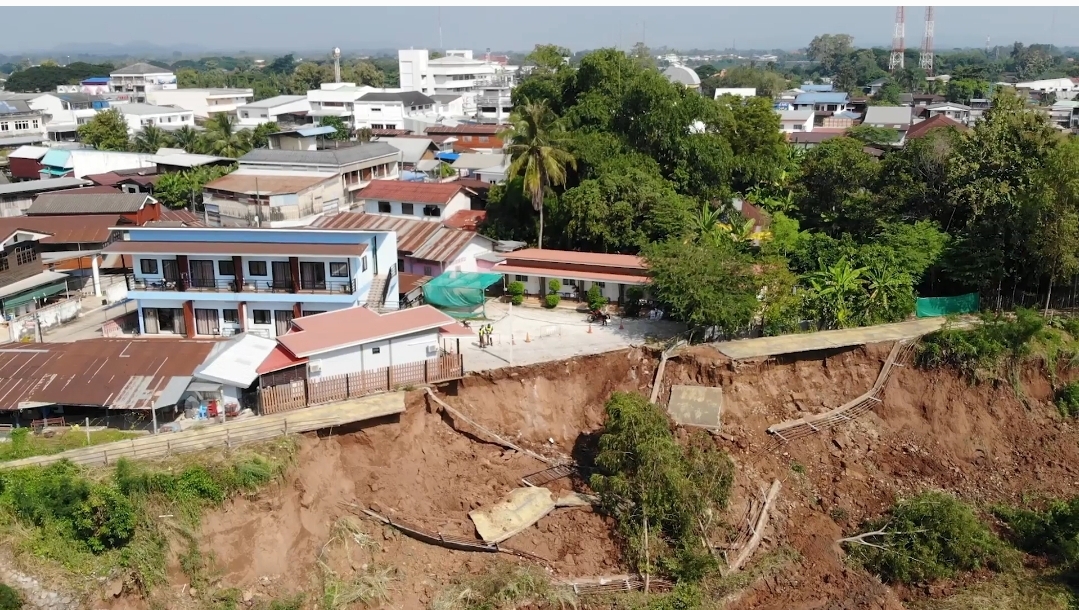 เปิดภาพนาทีระทึก! เสียงดังสนั่น ตลิ่งน้ำ จ.เลย ดินสไลด์พังถล่ม เปิดภาพนาทีระทึก! เสียงดังสนั่น ตลิ่งน้ำ จ.เลย ดินสไลด์พังถล่ม