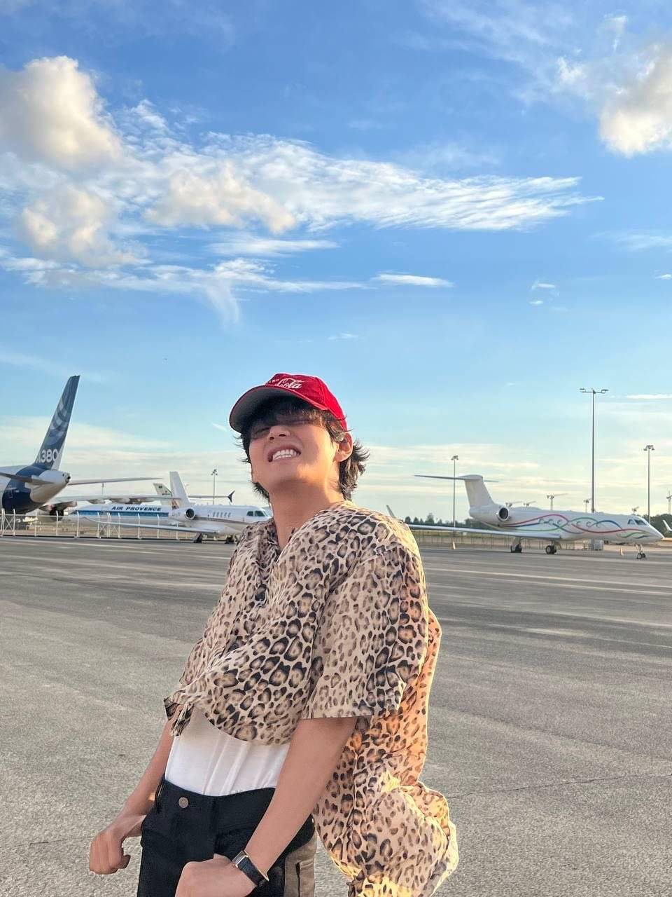 คิมแทฮยอง ได้รับเสียงชื่นชมอย่างมากกจากนิสัยสุดน่ารักและน่าจดจำในระหว่างที่อยู่ที่ปารีส (มีคลิป) คิมแทฮยอง ได้รับเสียงชื่นชมอย่างมากกจากนิสัยสุดน่ารักและน่าจดจำในระหว่างที่อยู่ที่ปารีส (มีคลิป)