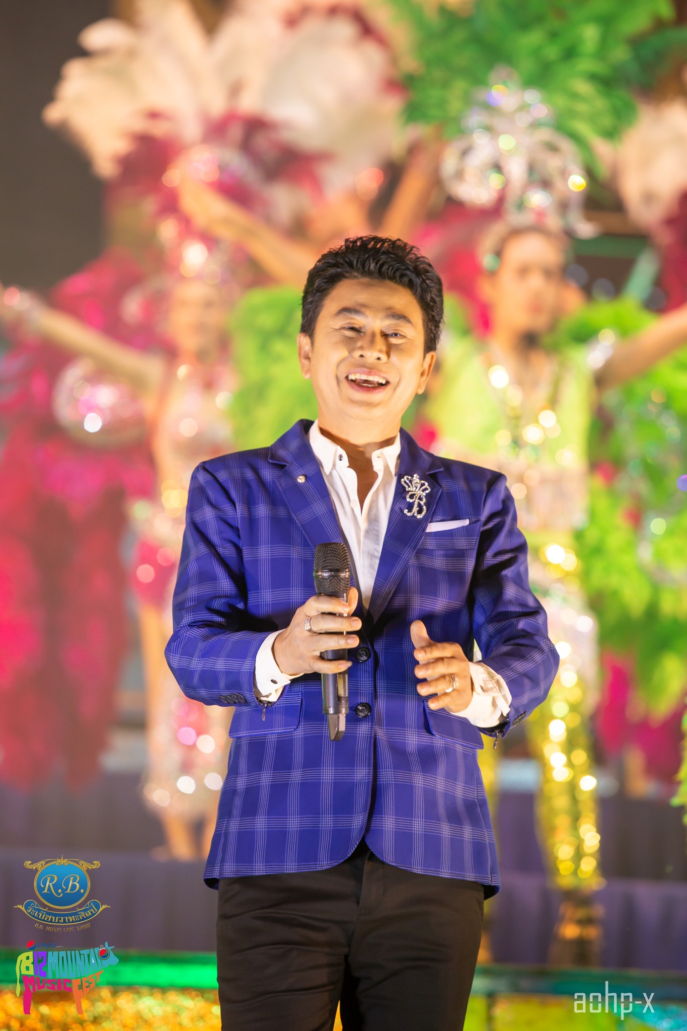 เอ๊ะ ภักดี พลล้ำ เข้าแจ้งความแล้ว! หลังหมอลำระเบียบวาทะศิลป์ถูกโจรฉกทรัพย์ เอ๊ะ ภักดี พลล้ำ เข้าแจ้งความแล้ว! หลังหมอลำระเบียบวาทะศิลป์ถูกโจรฉกทรัพย์