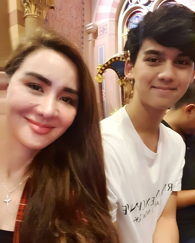  เปิดวาร์ป “น้องทิกเกอร์” ลูกชาย “นิโคล” หล่อเข้มหุ่นดีในวัย 16 ปี จน “แมว จิรศักดิ์” ยังงง สาวๆแห่เรียกพ่อ 