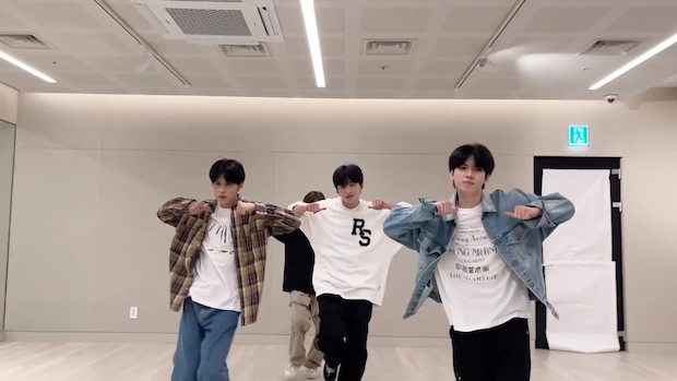 สุดเอ็นดู!! 'ยอร์ช ยงศิลป์’ และ Trainee A ทำชาเลนจ์เต้นเพลงใหม่ BLACKPINK สุดเอ็นดู!! 'ยอร์ช ยงศิลป์’ และ Trainee A ทำชาเลนจ์เต้นเพลงใหม่ BLACKPINK