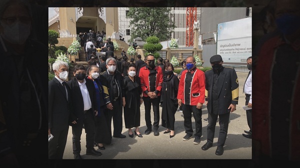 พิธีฌาปนกิจ เสนาโค้ก “สมชาย เปรมประภาพงษ์” (มีคลิป) พิธีฌาปนกิจ เสนาโค้ก “สมชาย เปรมประภาพงษ์” (มีคลิป)