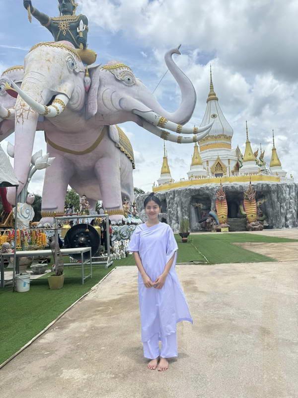 แพรวพราว อดีตภรรยา ผู้ใหญ่บ้านฟินแลนด์ ขอพักทางโลก นุ่งขาวเข้าวัดปฏิบัติธรรม แพรวพราว อดีตภรรยา ผู้ใหญ่บ้านฟินแลนด์ ขอพักทางโลก นุ่งขาวเข้าวัดปฏิบัติธรรม