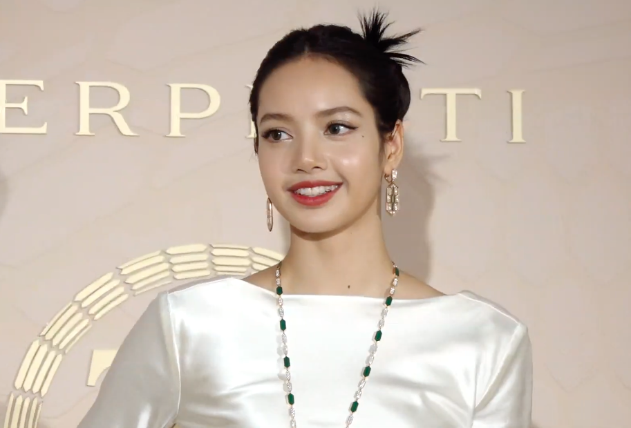 ยิ้มสยามสาดออร่า!! ‘ลิซ่า BLACKPINK’ สวยครองเทรนด์โลกในอีเวนต์ Bvlgari กรุงโซล